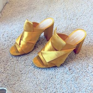 Burnt yellow-gold satin mules